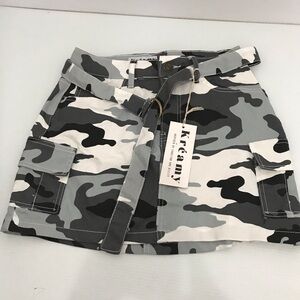 NWT Kreamy Grey Camouflage Cargo Mini Skirt Size L